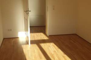 **Hochwertig sanierte 2-Raum Wohnung mit Balkon, EBK u. Aufzug! WE08** – Körnerstraße 17, 9130 Sonnenberg, Chemnitz – Vorschaubild 11