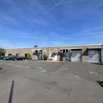 Ca. 1.900 qm Lager- / Logistikflächen | große Rolltore | ebenerdig | ca. 4,50 m UKB