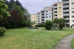 Lichtdurchflutete 2,5 Zimmer Wohnung mit Balkon und Ausblick – Winterlinger Weg 11, 70567 Möhringen-Nord, Stuttgart – Vorschaubild 2