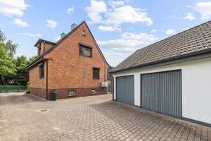 Frei verfügbar ! Gepflegtes Einfamilienhaus mit Vollkeller und Nebengebäude & Garage für 2 Fahrzeuge – Die vollständige Adresse der Immobilie erhältst du vom Anbieter., 22147 Rahlstedt, Hamburg – Vorschaubild 22
