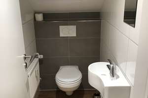Stilvolle, neuwertige 4-Zimmer-Dachgeschosswohnung mit Einbauküche in München – Die vollständige Adresse der Immobilie erhältst du vom Anbieter., 81929 Daglfing, München – Vorschaubild 6