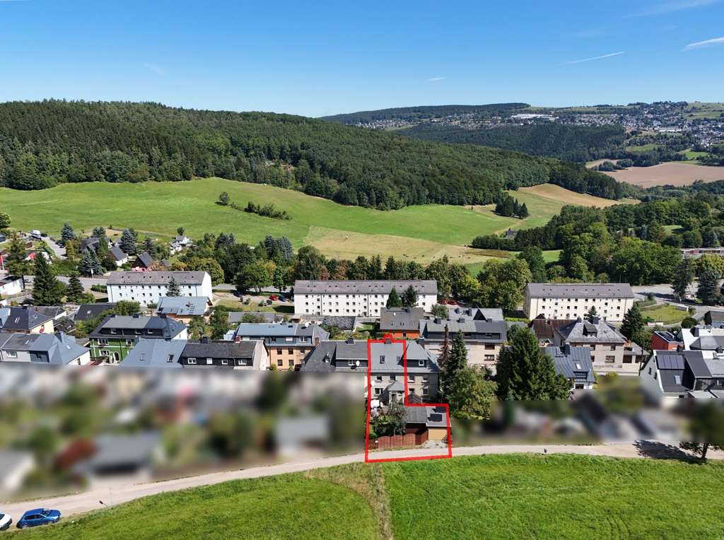 Immobilie in Lauter-Bernsbach - Kaufen, einziehen, wohlfühlen! Gemütliches, saniertes Reihenhaus mit Pool & Garage in Lauter - Bild 3