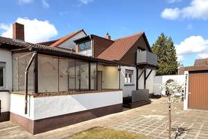 DHH mit Potenzial, modernem Anbau, Garage & Gartenfläche in angenehmen Wohngebiet von Käfertal. 