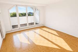 2-Zimmer-DG-Wohnung mit Küche und Loggia in Schwabing – Reventlowstr. 3, 80805 Münchner Freiheit, München – Vorschaubild 5