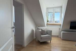 Wohnen über den Dächern von München – Stilvolle Dachgeschosswohnung mit Balkon – Die vollständige Adresse der Immobilie erhältst du vom Anbieter., 80809 Am Riesenfeld, München – Vorschaubild 13