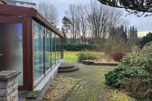 Bungalow im Grünen in zweiter Reihe auf rd. 3.500 m² großem Grundstück mit mehreren Garagen! – Die vollständige Adresse der Immobilie erhältst du vom Anbieter., 46045 Dümpten, Oberhausen – Vorschaubild 3