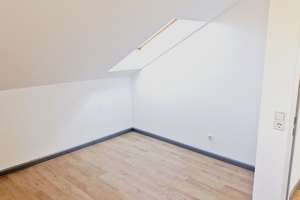 Helle und frisch renovierte 3-Zimmer-Dachgeschosswohnung in beliebter Wohnlage von Reislingen – Die vollständige Adresse der Immobilie erhältst du vom Anbieter., 38446 Reislingen, Wolfsburg – Vorschaubild 5