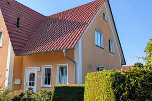 Ihr neues Zuhause, top gepflegte DHH mit Garten, Natur-Teich, Garagen und Stellplatz – Die vollständige Adresse der Immobilie erhältst du vom Anbieter., 4668 Grimma – Vorschaubild 1