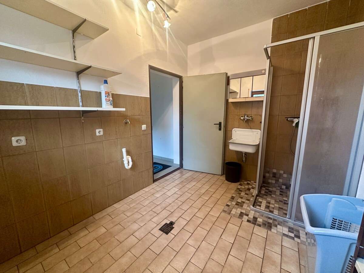 Immobilie in Oberschneiding - Willkommen Zuhause!
Großzügiges Einfamilienhaus mit Wintergarten und herrlichem Grundstück! - Bild 5