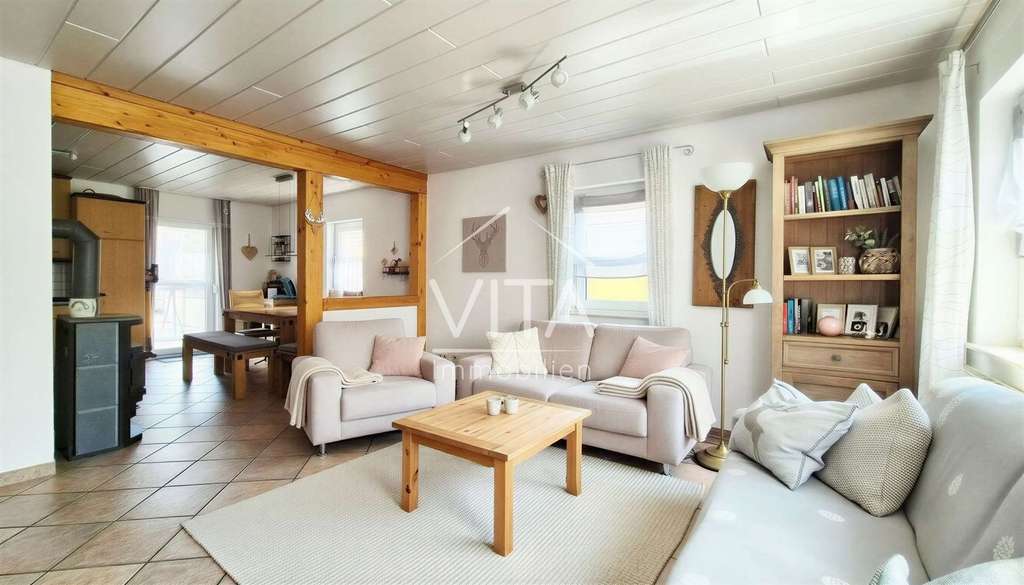 Immobilie in Gaildorf - Charmantes Wohnhaus mit Kamin, Garten, Werkstatt und viel Platz zum Leben - Bild 3