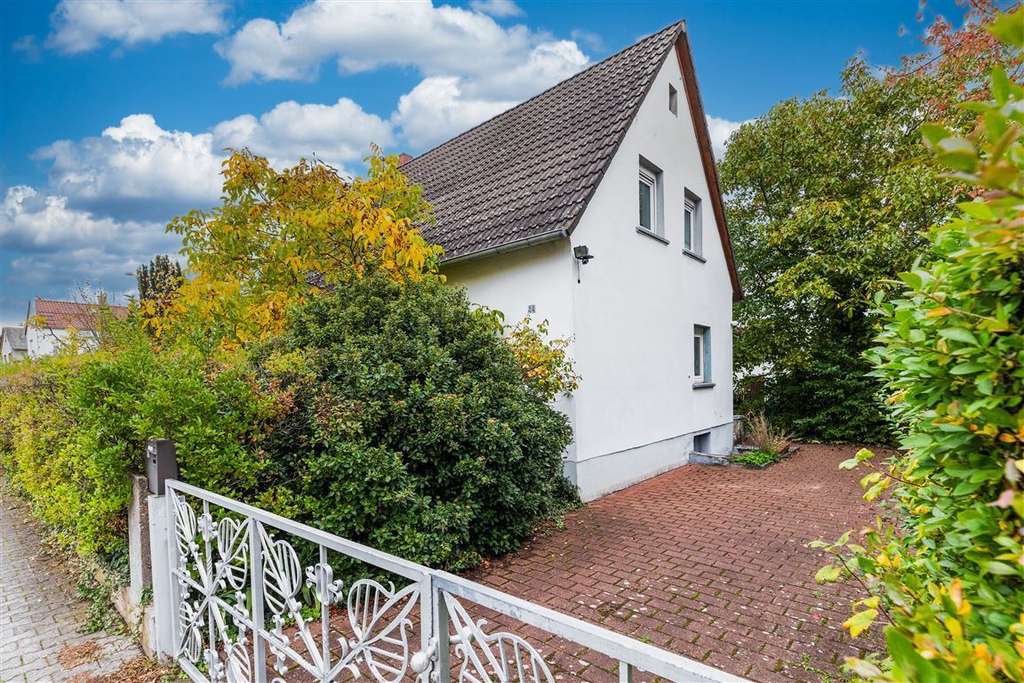 Immobilie in Raunheim - Jung & Kern Immobilien - Einfamilienhaus auf großem Grundstück - mit viel Potenzial - Bild 0