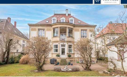 Historische Stadtvilla mit 3 Wohnungen und Garten
