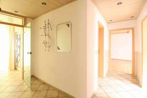 Gepflegtes 7-Zi.-Zuhause mit Garten, 2 Garagen und Carportstellplatz in Delligsen – Die vollständige Adresse der Immobilie erhältst du vom Anbieter., 31073 Delligsen – Vorschaubild 2