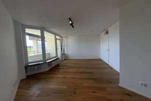 Klein, fein, München ! Charmante  1-Zimmer-Wohnung mit überdachtem Balkon