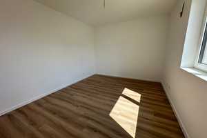 MIT WBS 160 oder WBS 180 - Erstbezug - sonnige 2 Zimmer Wohnung mit offener Wohnküche und Balkon – Anne-Frank-Straße 10, 12524 Berlin – Vorschaubild 5