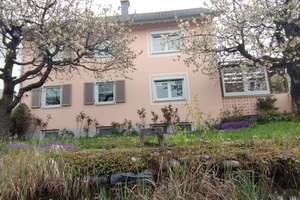 Freisehendes Zweifamilienhaus mit großem Garten, Terrasse und Doppelgaragen in Tettnang