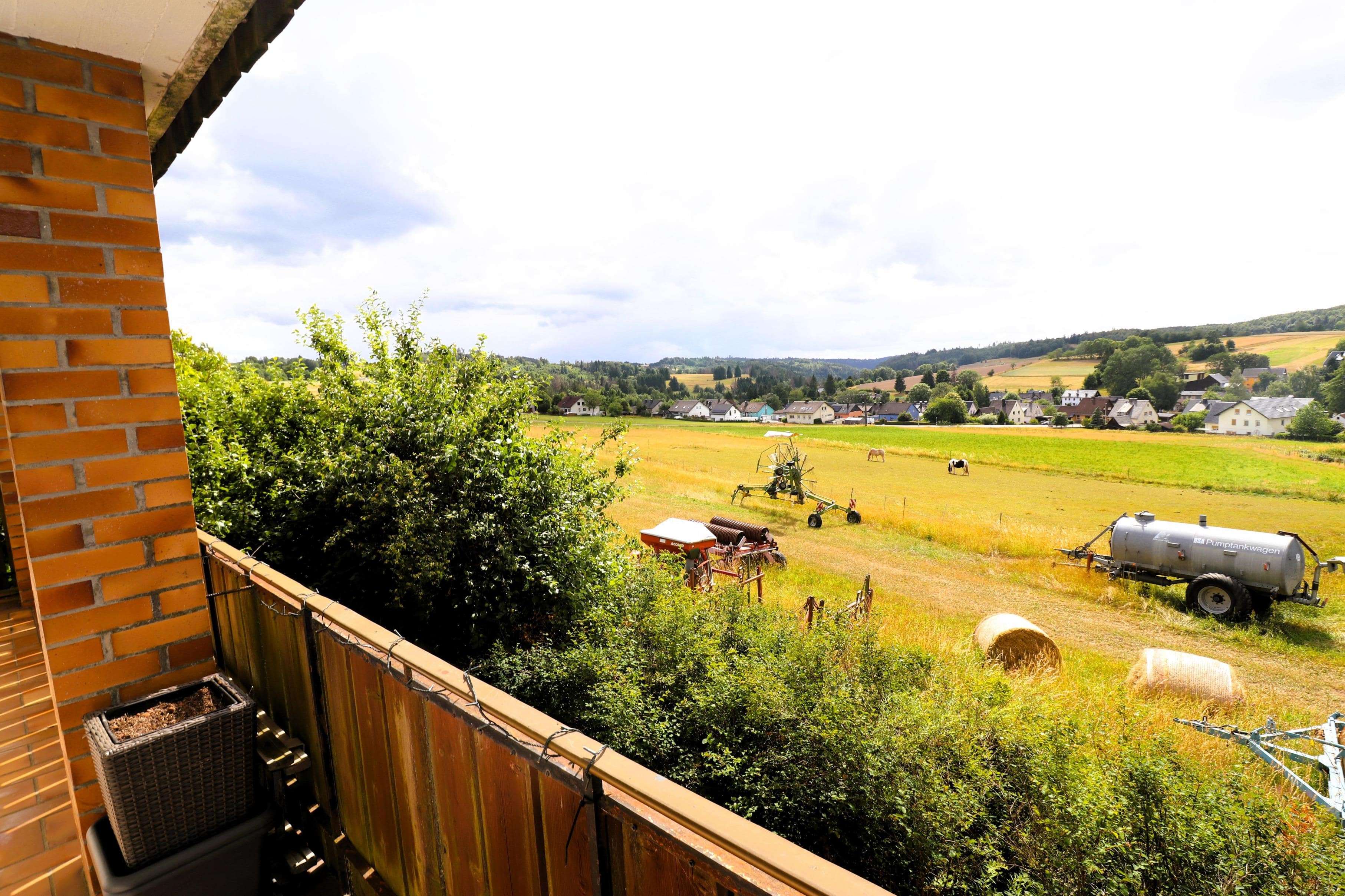 Geräumiges Anwesen mit Umbaupotential, ländlich, Hof Kreis – Bild 2