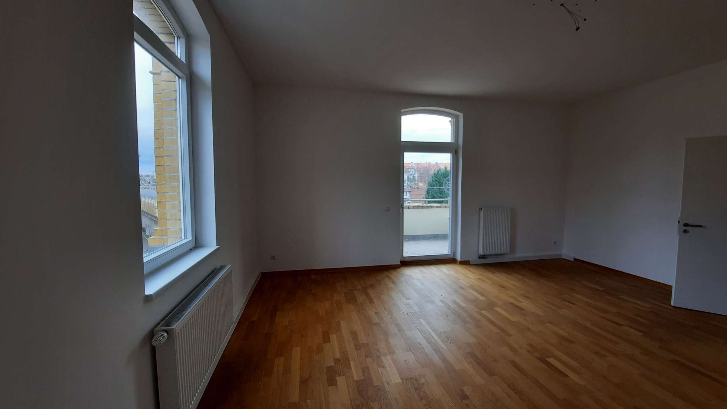 Große und moderne 2-Zimmer-Wohnung mit Balkon in Erfurt