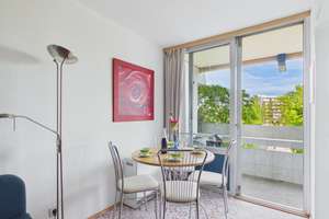 Möblierte City-Wohnung im berühmten Pharao-Haus – Balkon, Aufzug & Top-Lage in München-Bogen...
