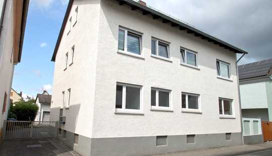 Bild von Zweifamilienhaus in sehr gepflegtem Zustand, eine Wohnung vermietet