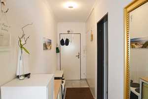 Helle 3 Zimmer-Wohnung im 1. OG mit Balkon in äußerst gepflegtem Mehrfamilien-haus * Nähe Arena * – Westparkstr. 89, 47803 Krefeld – Vorschaubild 4
