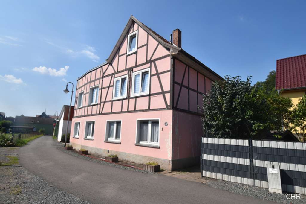 ZFH in ruhiger Wohnlage in Niedersachswerfen mit gr. Carportanlage - Inkl Mieteinnahmen