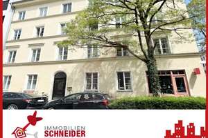 IMMOBILIEN SCHNEIDER - bezugsfreie denkmalgeschützte 2 Zi.- Altbauwohnung mit Balkon in bester Lage
