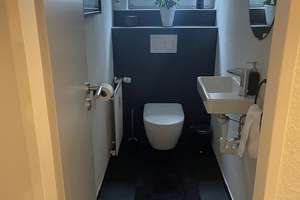 Stilvolle 3-Zimmer-Hochparterre-Wohnung mit geh. Innenausstattung mit Balkon und EBK – 88048 Friedrichshafen – Vorschaubild 9