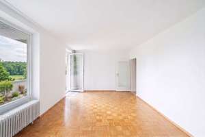 Bogenhausen: sanierte 4 Zimmer im 2. OG mit Südbalkon