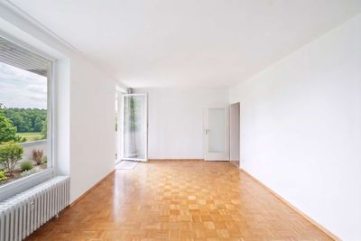 Bogenhausen: sanierte 4 Zimmer im 2. OG mit Südbalkon