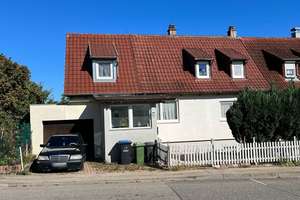 Idyllisches Wohnen in Herrenberg - Doppelhaushälfte mit viel Platz


 – Die vollständige Adresse der Immobilie erhältst du vom Anbieter., 71083 Herrenberg – Vorschaubild 1