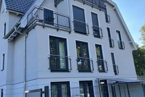 *Gemütliche 3 Zimmer mit Einbauküche für die kleine Familie* – Semmelweisstraße 22, 12524 Altglienicke, Berlin – Vorschaubild 1