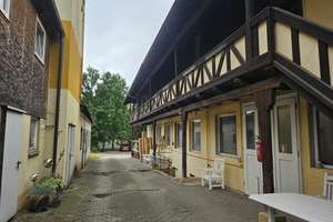 Großzügiges Mehrfamilienanwesen mit ehemaliger Gewerbefläche und Garage