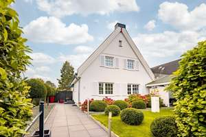  Ein Haus voller Charme – Die vollständige Adresse der Immobilie erhältst du vom Anbieter., 23570 Travemünde, Lübeck – Vorschaubild 2