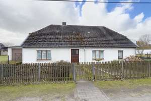 Einfamilienhaus auf 7.749 m² Grundstück // Neubau & Weiterentwicklung möglich // Ruhige Lage bei HST – Die vollständige Adresse der Immobilie erhältst du vom Anbieter., 18510 Zarrendorf – Vorschaubild 4