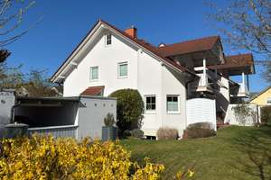 DHH in Beiersdorf mit Schlossblick & idealer Lage zwischen Callenberger Forst und Goldbergsee – Die vollständige Adresse der Immobilie erhältst du vom Anbieter., 96450 Beiersdorf, Coburg – Vorschaubild 1