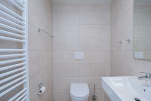 Modern & großzügig: 4 Zimmer mit zwei Balkonen in urbaner Lage – Die vollständige Adresse der Immobilie erhältst du vom Anbieter., 70732 Veielbrunnen, Stuttgart – Vorschaubild 8