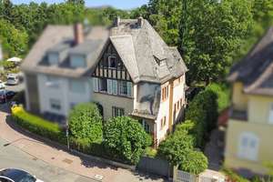 ++Altbaujuwel teilmöbliert mit parkähnlichem Garten in Niederursel++