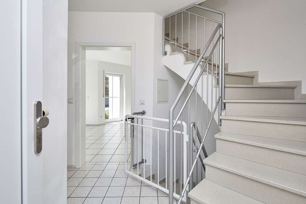 Immobilie in Poppenricht - Gepflegtes Mehrfamilienhaus mit 2 Wohneinheiten und Praxis - Bild 4