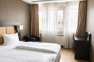 Hotel-Atmosphäre: vollausgestattetes möbliertes ehemaliges Hotelzimmer in Karlsruhe zu vermieten. – Kriegstr. 51, 76133 Innenstadt-West, Karlsruhe – Vorschaubild 5