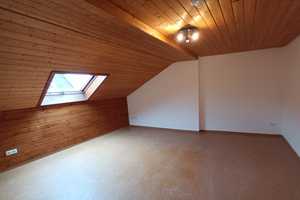 41002 - Dachgeschosswohnung mit Einbauküche im Stadtzentrum – Ludwigstraße 52, 95028 Hof – Vorschaubild 3