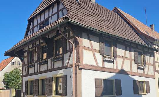 ~~ RENOVIERUNGSBEDÜRFTIGES FACHWERKHAUS MIT GARAGE, SCHEUNE UND KLEINEM GARTEN ~~