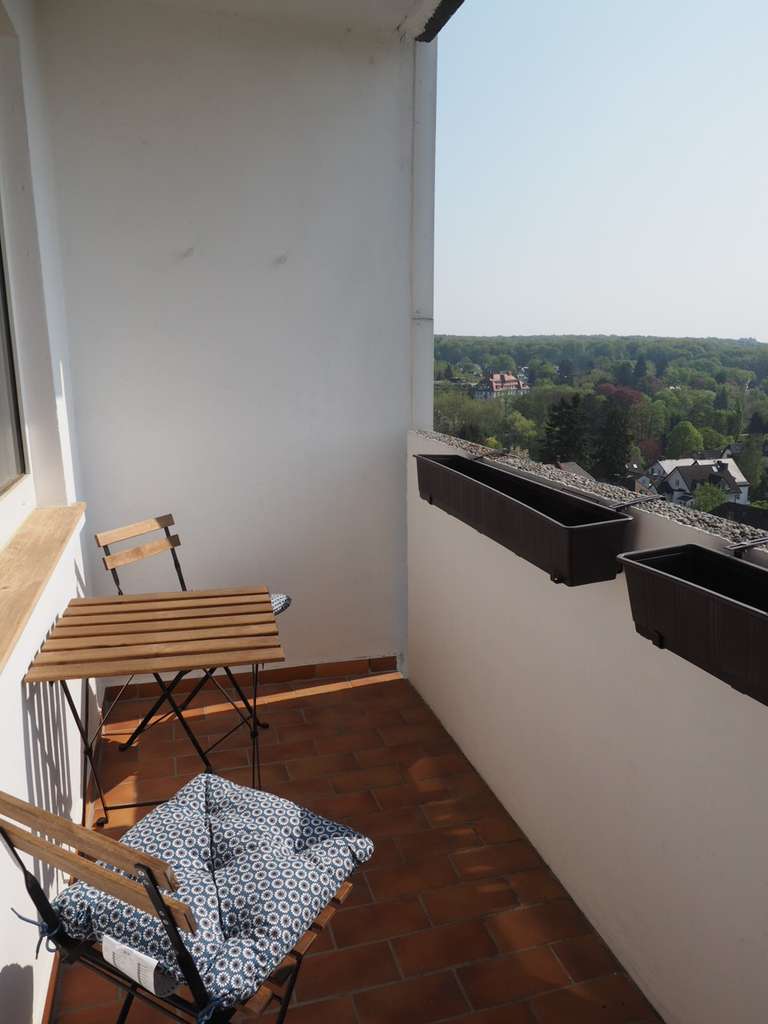 Immobilie in Bad Homburg vor der Höhe - Bad Homburg - zentral - gut geschnittene 2-Zi.-Whg. mit 54 qm Wfl. und Fernblick bis Frankfurt - Bild 2