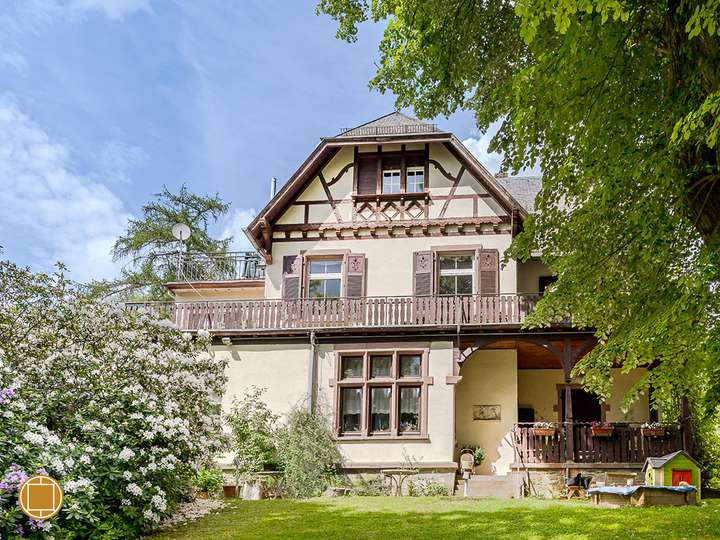 Familienvilla Gartenseite