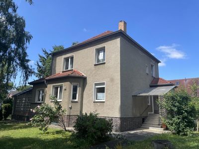 Teilsaniertes, großzügiges Wohnhaus in Mahlsdorf mit zwei Garagen