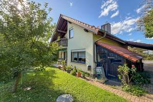 Freistehendes Einfamilienhaus in begehrter Feldrandlage von Schwalbach! – Die vollständige Adresse der Immobilie erhältst du vom Anbieter., 65824 Schwalbach am Taunus – Vorschaubild 2