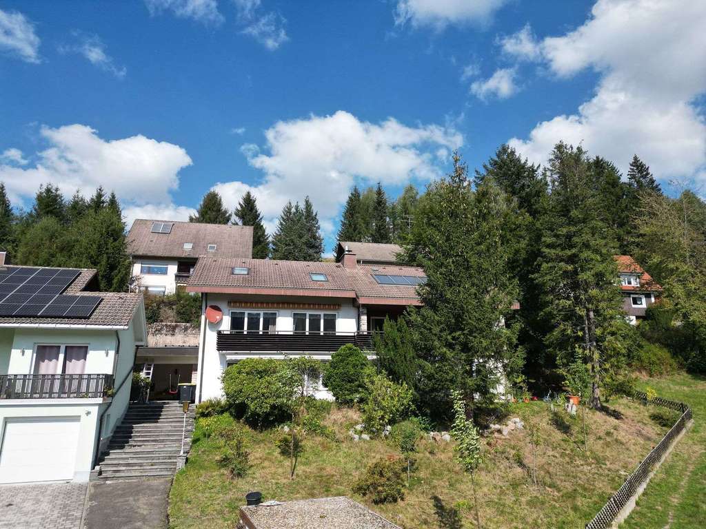 Immobilie in Lenzkirch - 2-3 Familienhaus in unverbaubarer Südhangaussichtslage ! - Bild 0