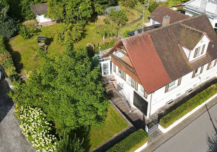 Wunderschönes Familiendomizil mit Wintergarten und idyllischem Gartenparadies