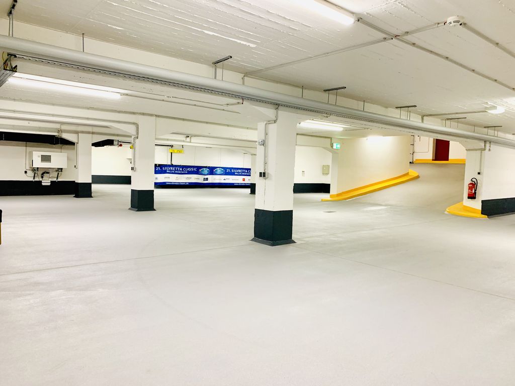 gesicherte Garage für Oltimer und Liebhaberfahrzeuge