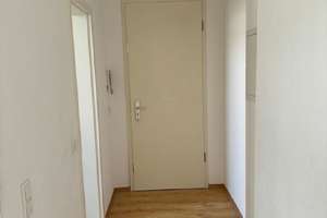 2-Zimmer Wohnung mit EBK, Balkon und Stellplatz im hübschen Altbau in Leverkusen-Wiesdorf – Lichstraße 15, 51373 Wiesdorf, Leverkusen – Vorschaubild 2